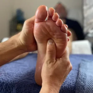 Tratamiento de fascitis plantar con reflexología podal en Barcelona