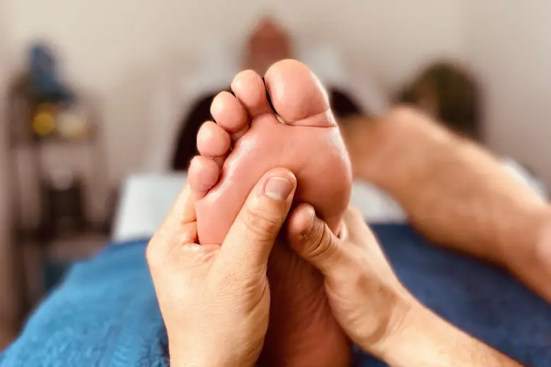 Reflexología podal para aliviar fascitis plantar